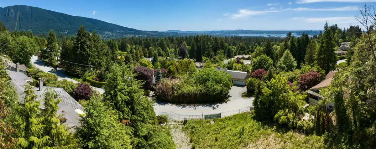Dining Area Photo of 705 St. Andrews Road, West Vancouver, BC