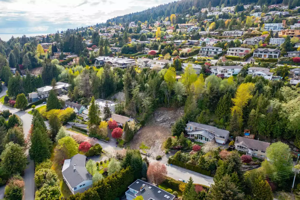 Entry Foyer Photo of 705 St. Andrews Road, West Vancouver, BC