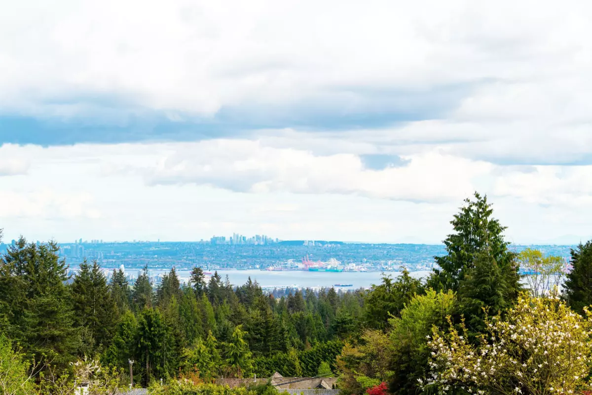 Hallway Photo of 705 St. Andrews Road, West Vancouver, BC
