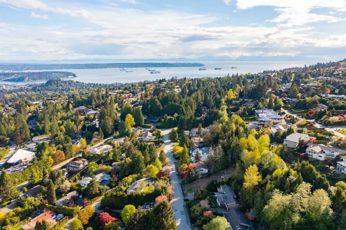 Office / Den Photo of 705 St. Andrews Road, West Vancouver, BC