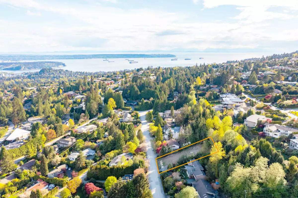 Primary Bedroom Photo of 705 St. Andrews Road, West Vancouver, BC