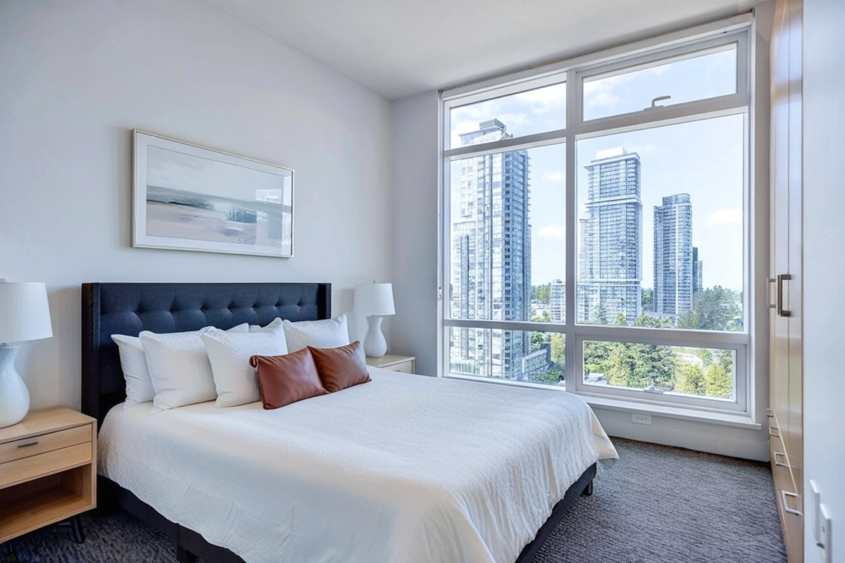 Walk-In Closet Photo of 1607 13495 Central Avenue, Surrey, BC