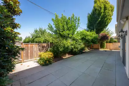 Garden / Landscaping Photo of 7451 Bates Road, Richmond, BC