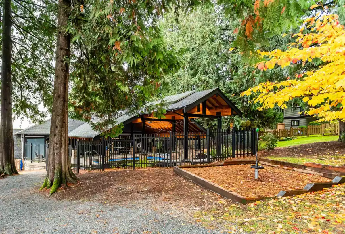 Front Yard Photo of 73 6299 144 Street, Surrey, BC