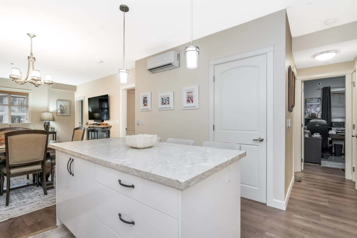 Primary Bathroom Photo of 404 8561 203a St Street, Langley, BC