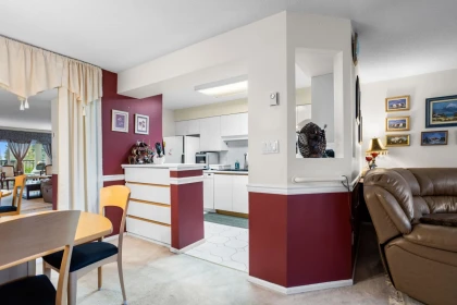 301 106 W Kings Road, North Vancouver, BC