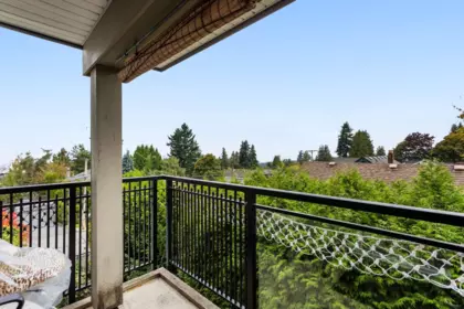 Swimming Pool Photo of 301 106 W Kings Road, North Vancouver, BC