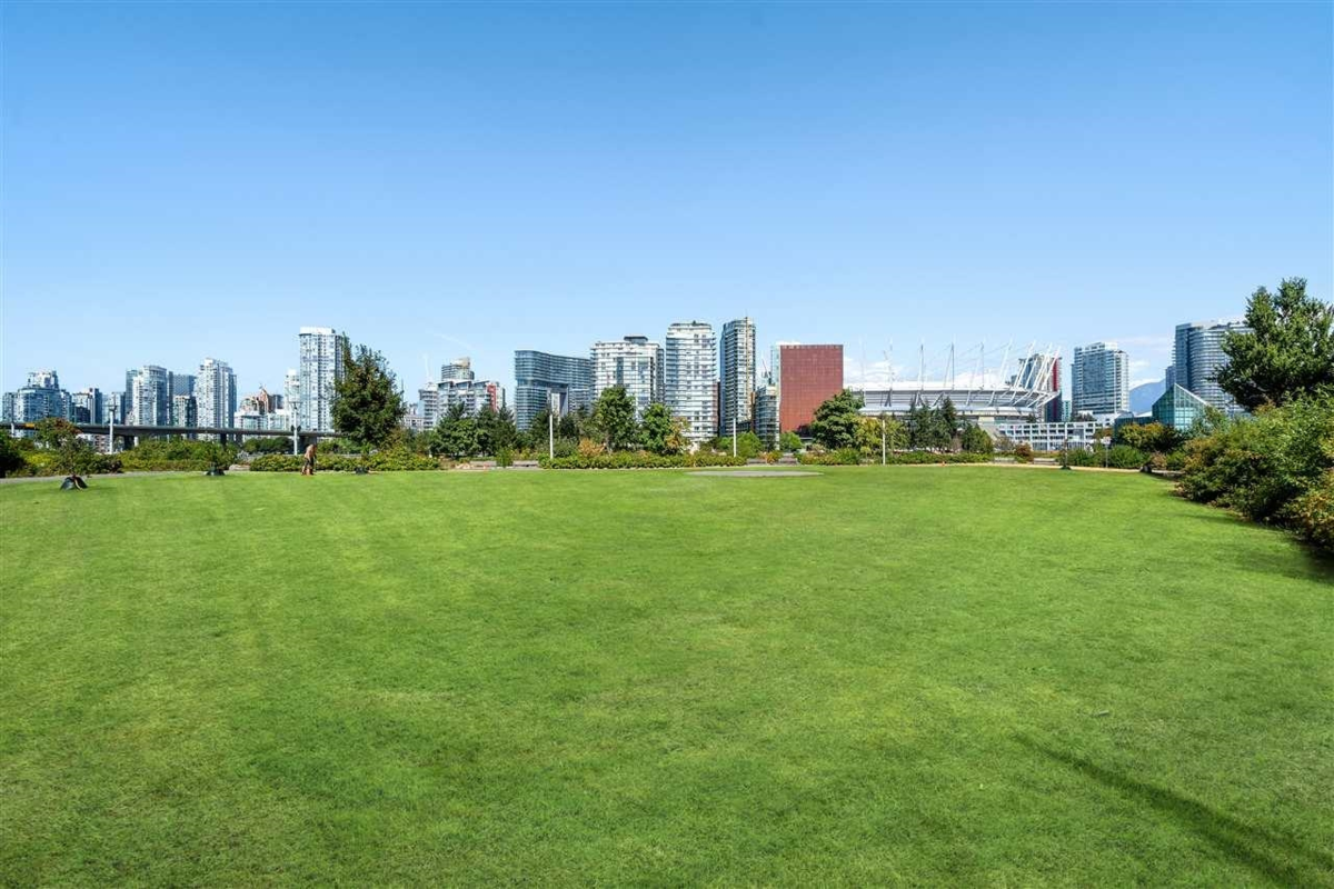 Breakfast Nook Photo of 1618 Columbia Street, Vancouver, BC