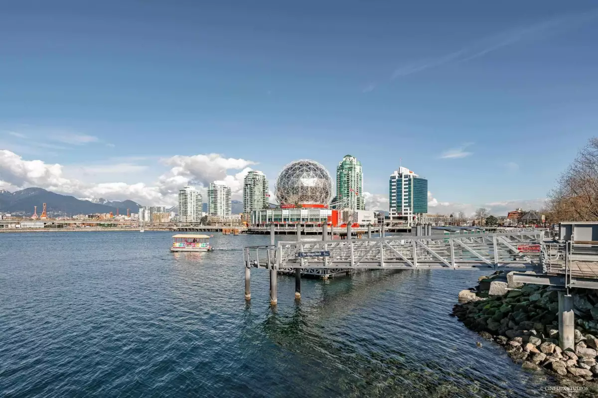 Entry Foyer Photo of 1618 Columbia Street, Vancouver, BC