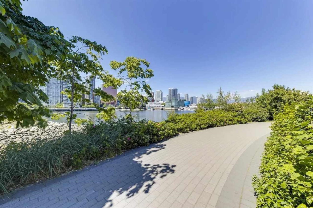 Hallway Photo of 1618 Columbia Street, Vancouver, BC