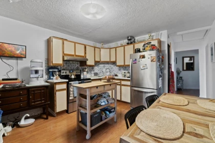 Kitchen Photo of 570 Colby Street, New Westminster, BC