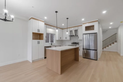 Kitchen Island Photo of 32531 Higginbottom Court, Mission, BC