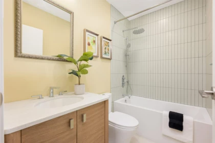 Powder Room Photo of 18A 1500 Alberni Street, Vancouver, BC