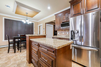 Kitchen Photo of 15588 92 Avenue, Surrey, BC