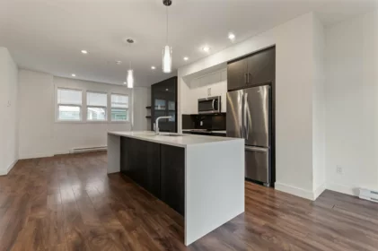 Kitchen Island Photo of 19 45455 Spadina Avenue, Chilliwack, BC