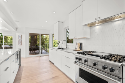5061 Bear Lane, West Vancouver, BC