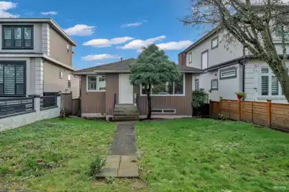 Garden / Landscaping Photo of 1362 E 60th Avenue, Vancouver, BC
