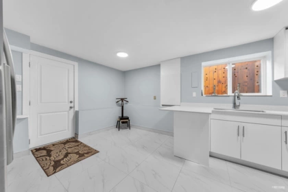 Hallway Photo of 1362 E 60th Avenue, Vancouver, BC