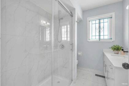 Powder Room Photo of 1362 E 60th Avenue, Vancouver, BC