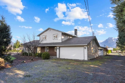 Family Room Photo of 9850 Banford Road, Chilliwack, BC