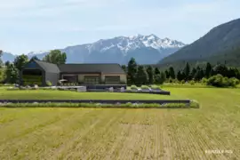 7631 Pemberton Meadows Road, Pemberton, BC