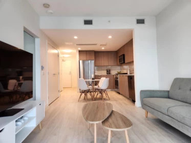 1002 1401 Hunter Street, North Vancouver, BC