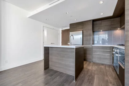 Walk-In Closet Photo of 601 1550 Fern Street, North Vancouver, BC
