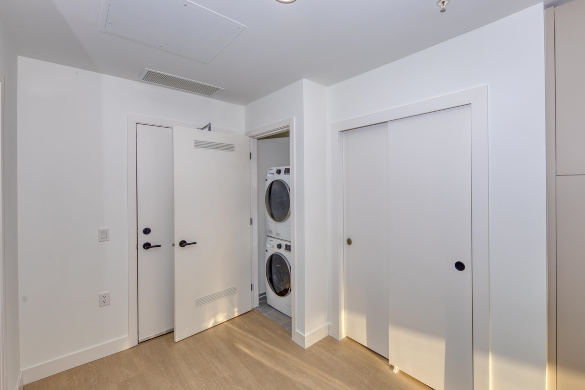 Mudroom Photo of 358 422 E 3rd Street, North Vancouver, BC