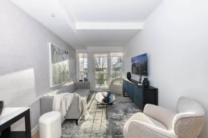358 422 E 3rd Street, North Vancouver, BC