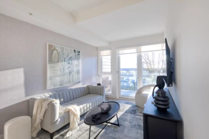 358 422 E 3rd Street, North Vancouver, BC