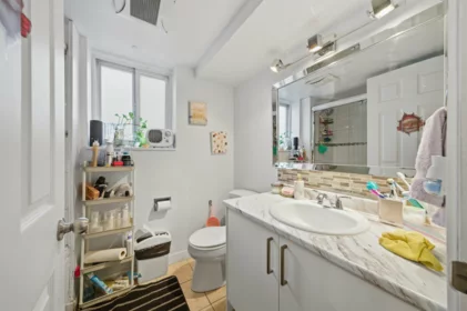 Mudroom Photo of 154 E 64th Avenue, Vancouver, BC