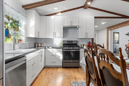 Kitchen Island Photo of 5545 Graham Drive, Chilliwack, BC