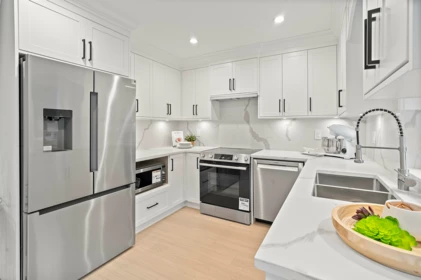Kitchen Island Photo of 1 9340 General Currie Road, Richmond, BC
