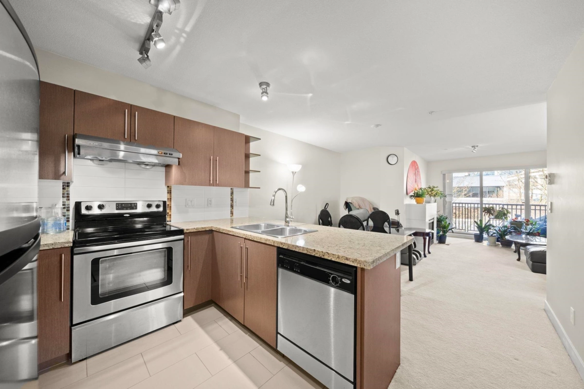 Dining Area Photo of 322 2088 Beta Avenue, Burnaby, BC