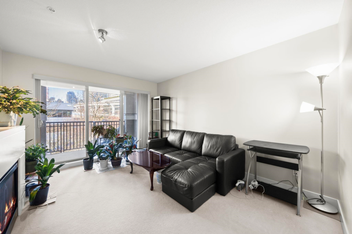 Primary Bathroom Photo of 322 2088 Beta Avenue, Burnaby, BC