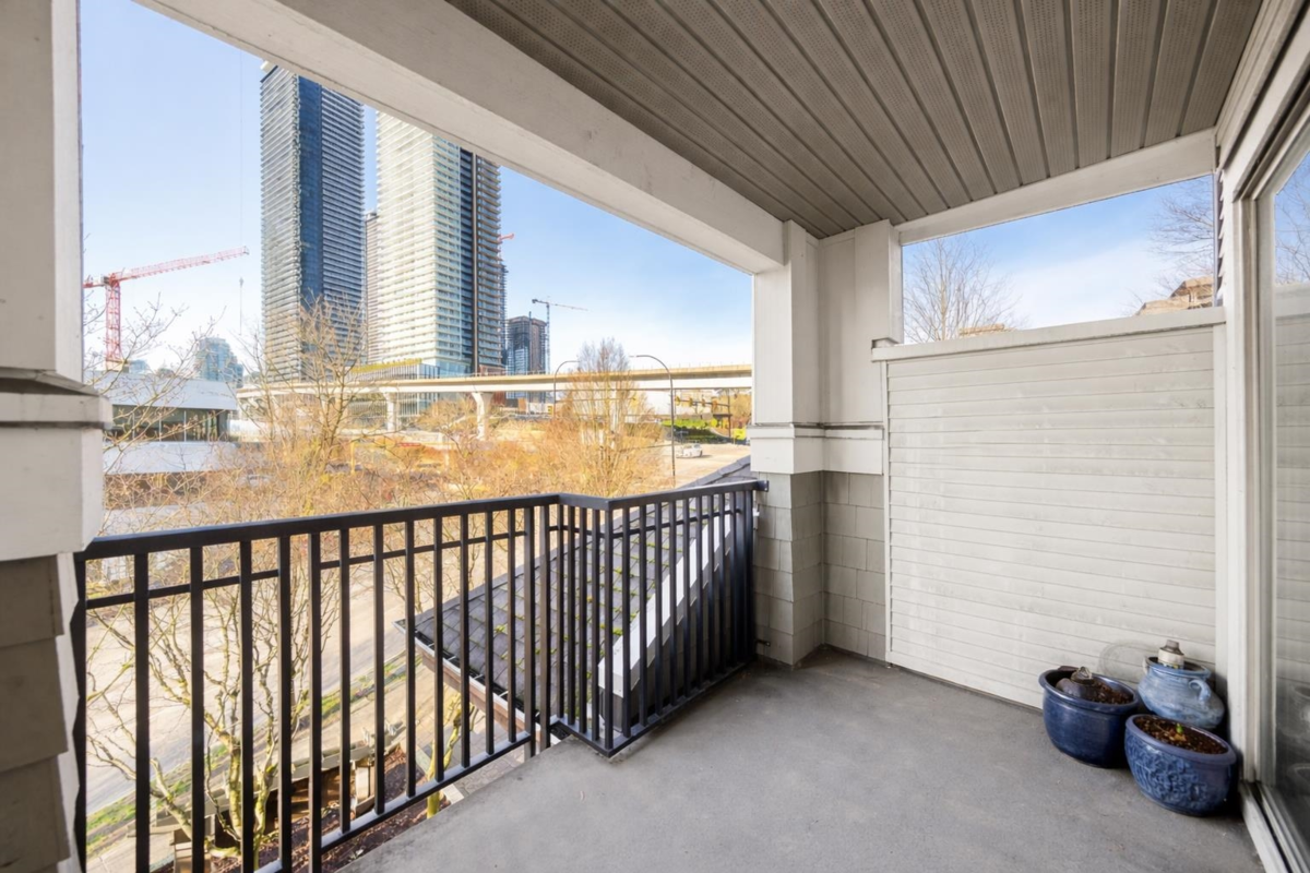 Walk-In Closet Photo of 322 2088 Beta Avenue, Burnaby, BC