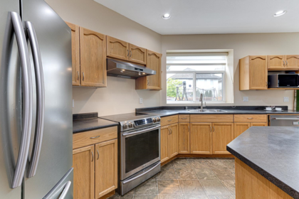 Kitchen Island Photo of 1077 Riverside Drive, Port Coquitlam, BC