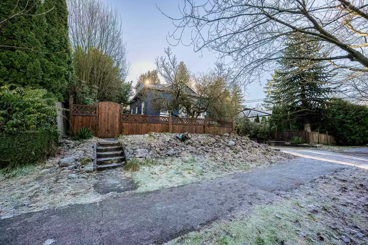 Breakfast Nook Photo of 2221 Clarke Street, Port Moody, BC