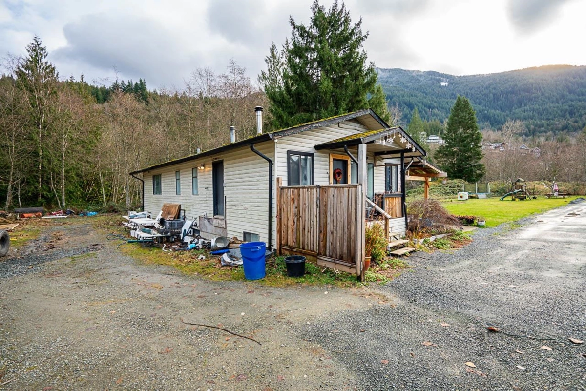 Breakfast Nook Photo of 7350 Ramsay Place, Chilliwack, BC