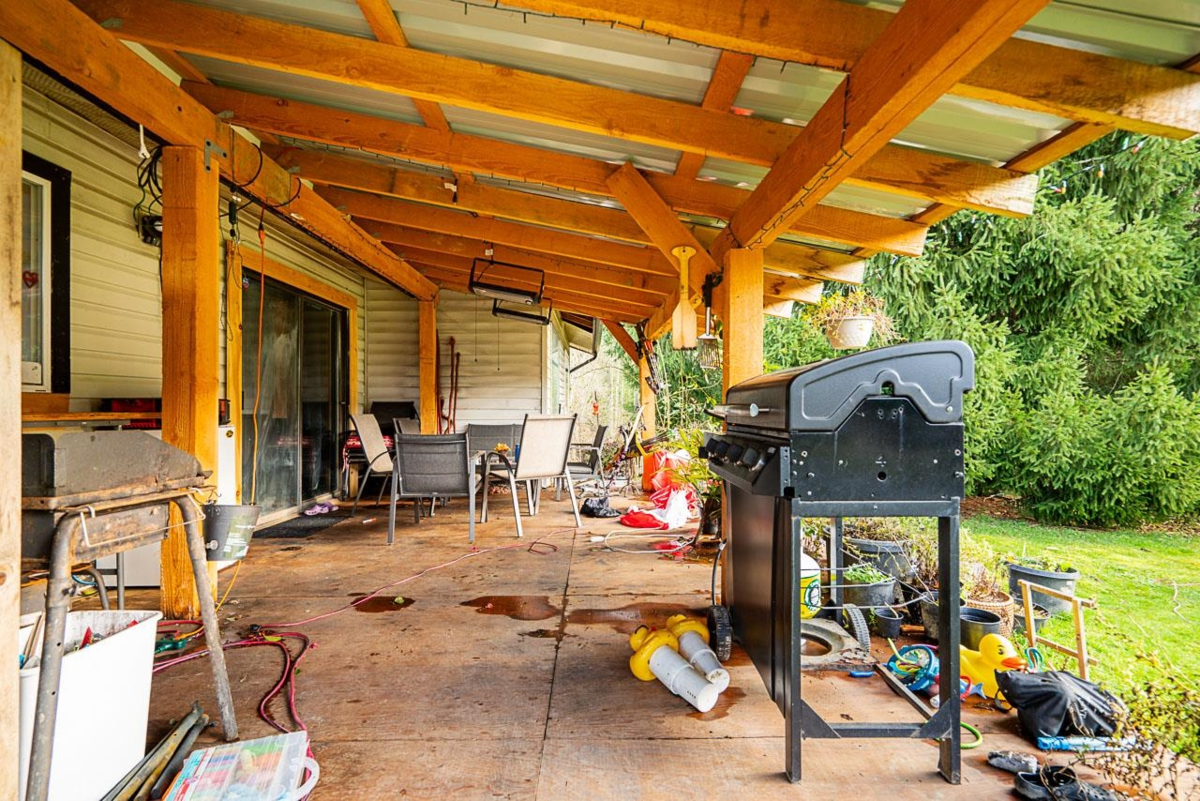 Kitchen Island Photo of 7350 Ramsay Place, Chilliwack, BC