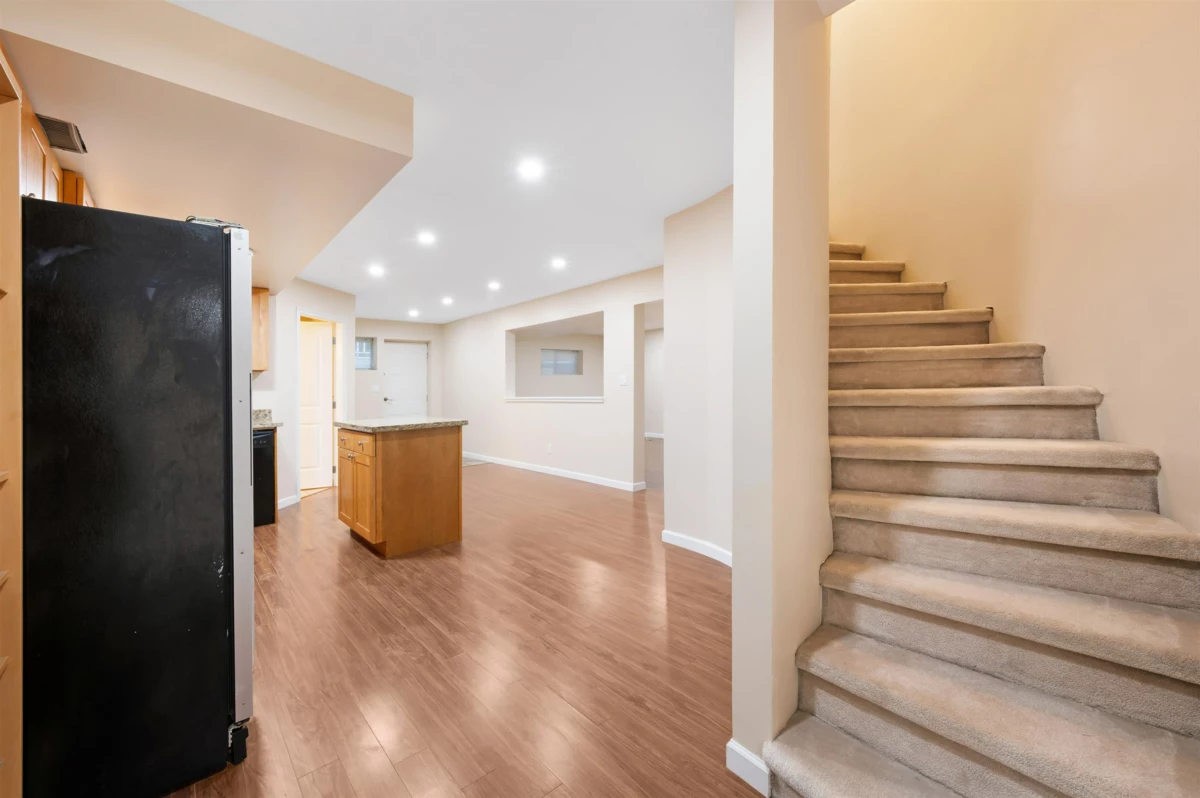 Entry Foyer Photo of 2259 Paradise Avenue, Coquitlam, BC