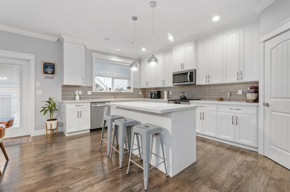 Living Room Photo of 44763 Anglers Boulevard, Chilliwack, BC