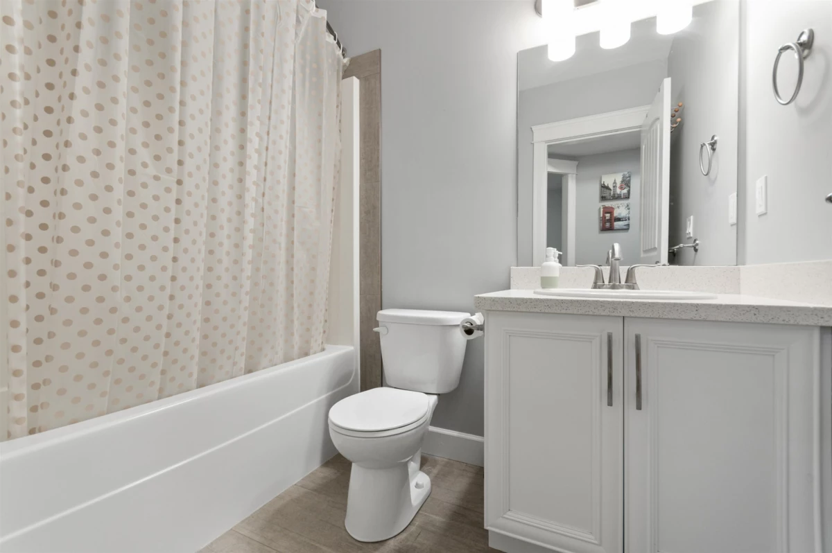 Swimming Pool Photo of 44763 Anglers Boulevard, Chilliwack, BC