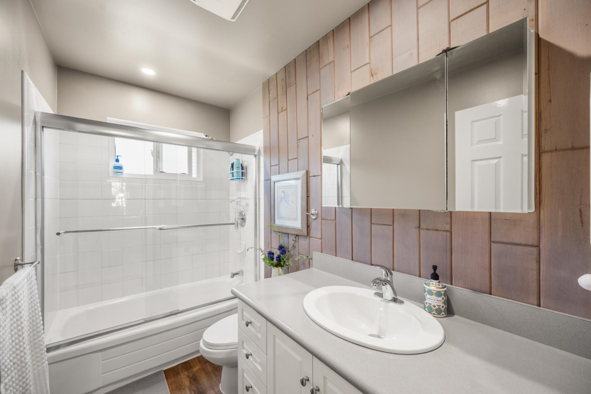 Basement Recreation Room Photo of 12241 80a Avenue, Surrey, BC