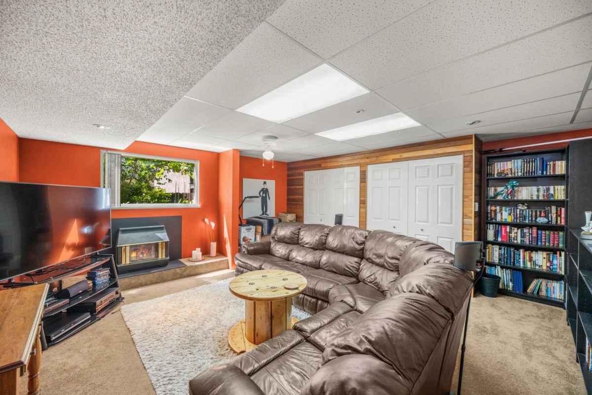 Entry Foyer Photo of 12241 80a Avenue, Surrey, BC