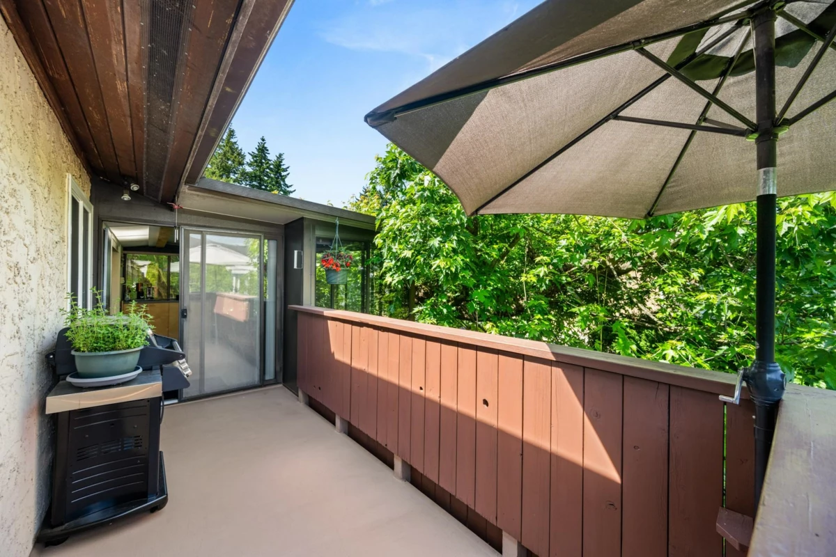 Front Yard Photo of 12241 80a Avenue, Surrey, BC