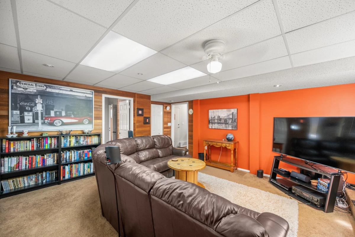 Hallway Photo of 12241 80a Avenue, Surrey, BC