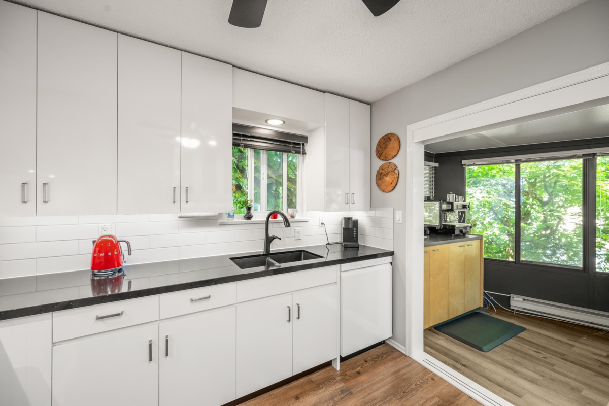 Kitchen Island Photo of 12241 80a Avenue, Surrey, BC