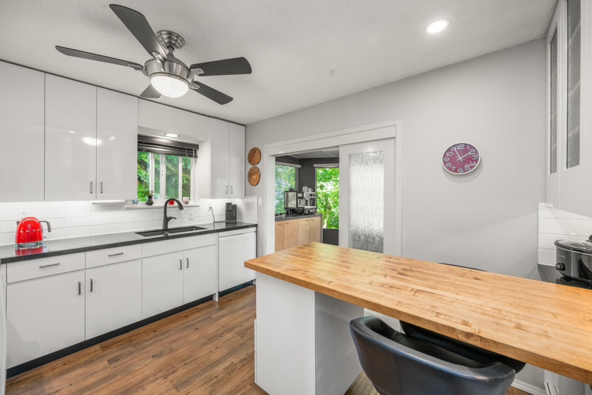 Kitchen Photo of 12241 80a Avenue, Surrey, BC