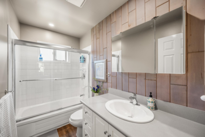 Basement Recreation Room Photo of 12241 80a Avenue, Surrey, BC